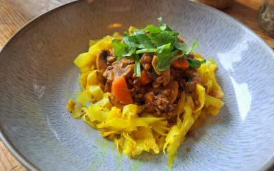 Tagliatelles de radis noir et bolognaise végétarienne