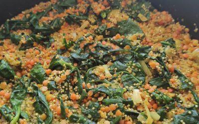 Kitchari de quinoa, haricots mungo et épinards